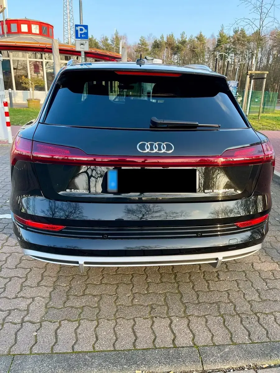 Gebraucht Audi e-tron S-Line 242 kW (330 PS) 2020 Schwarz SUV