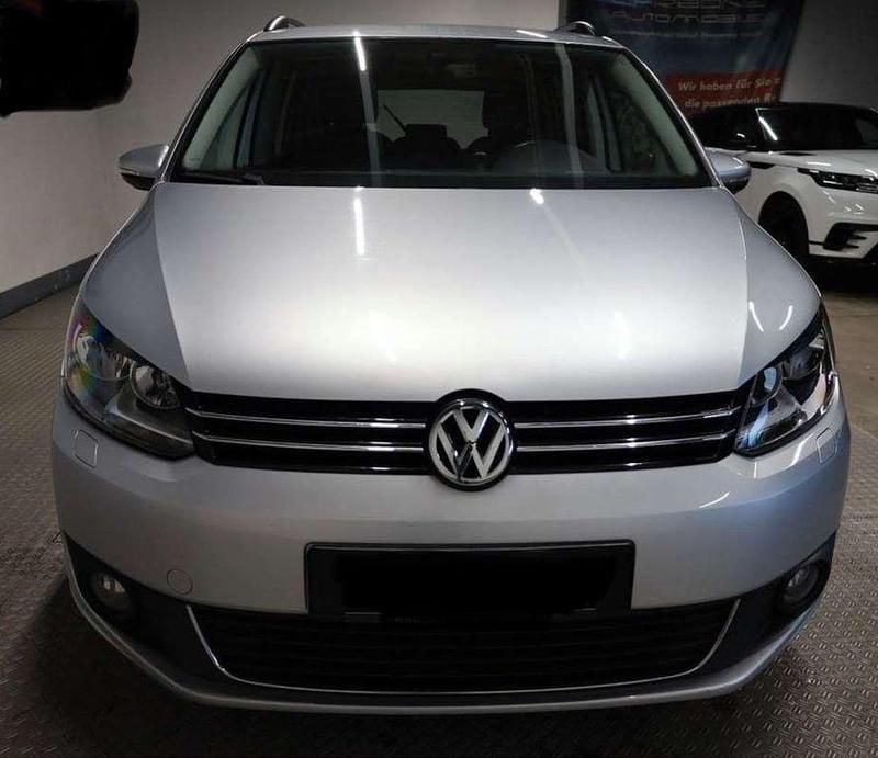 Grau Gebraucht 2015 VW Touran Comfortline Van / Kleinbus | 8.500 € (Superpreis) - Bild 1/4