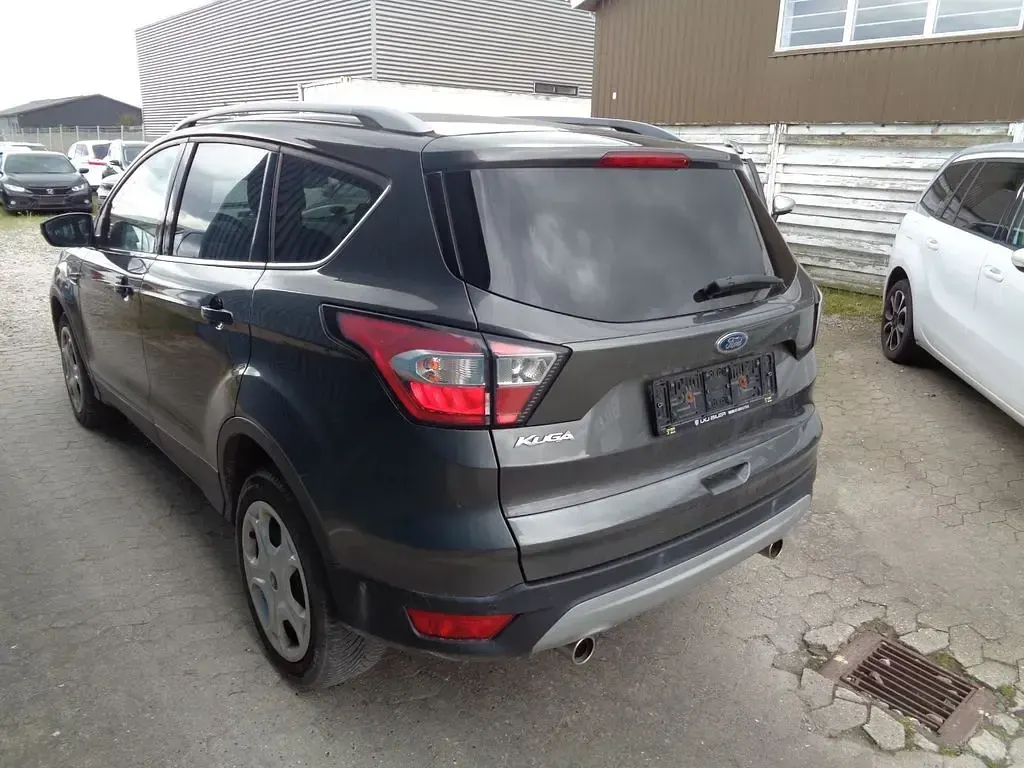 Gebraucht Ford Kuga Trend 120 PS (88 kW) 2018 Grau SUV