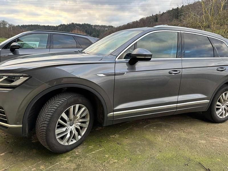 Gebraucht VW Touareg Elegance 231 PS (169 kW) 2023 Grau SUV