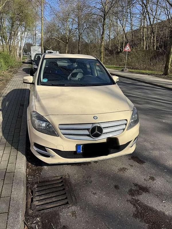 Gebraucht Mercedes B200 156 PS (114 kW) 2014 Van / Kleinbus