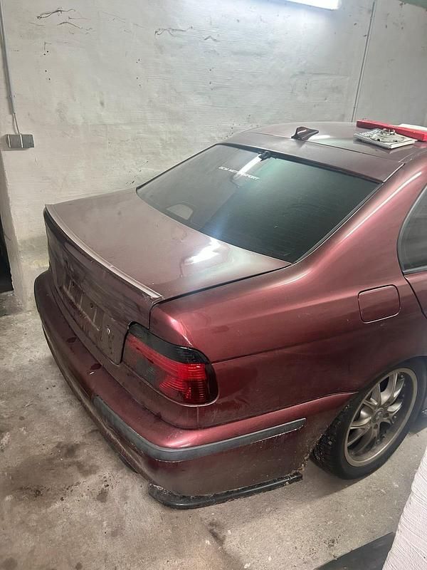 Gebraucht BMW 528 193 PS (141 kW) 1999 Rot Limousine