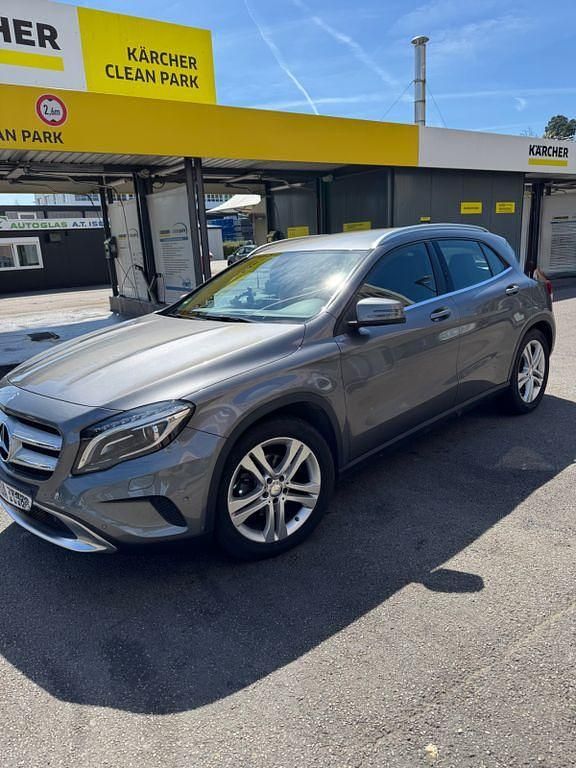 Grau Gebraucht 2016 Mercedes GLA180 Urban SUV | 18.200 € (Guter Preis) - Bild 1/4