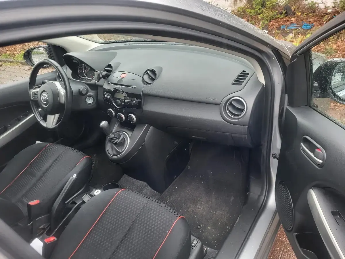 Usata Mazda 2 84 CV (61 kW) 2013 Grigio Utilitaria