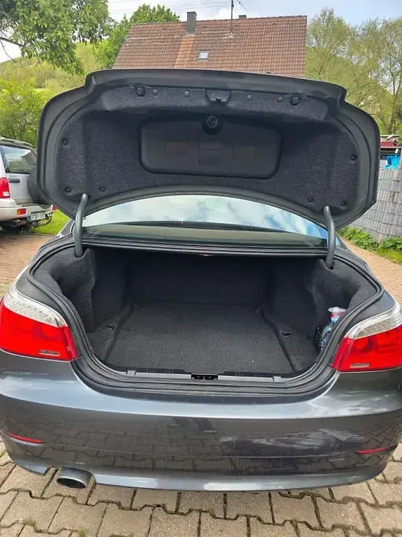 Gebraucht BMW 520 177 PS (130 kW) 2010 Grau Limousine