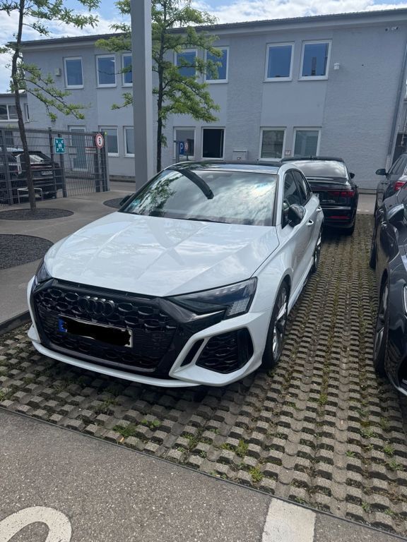 Weiß Gebraucht 2024 Audi RS3 Ambiente Kleinwagen | 58.399 € (Superpreis) - Bild 1/4