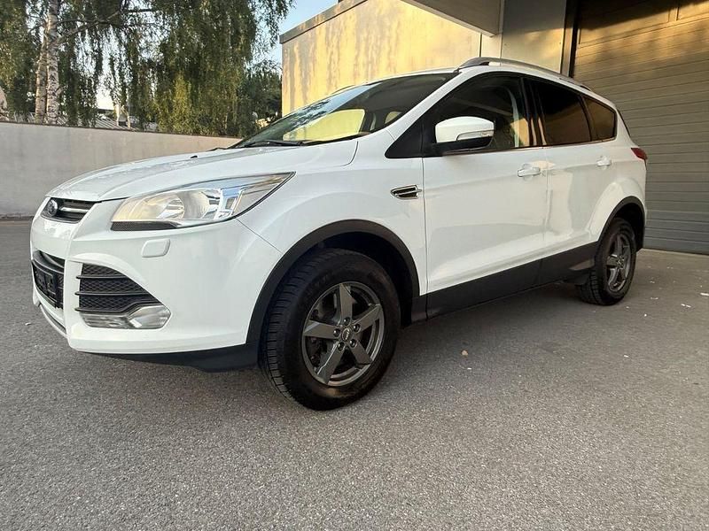 Weiß Gebraucht 2015 Ford Kuga S SUV | 8.950 € (Etwas zu teuer) - Bild 1/4