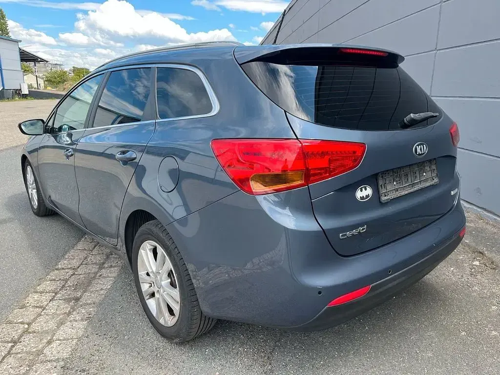 Gebraucht Kia Ceed 128 PS (94 kW) 2014 Blau Kleinwagen