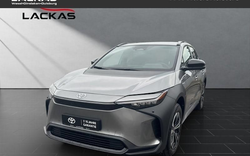 Silber Neu 2025 Toyota bZ4X SUV | 36.890 € (Fairer Preis) - Bild 1/4