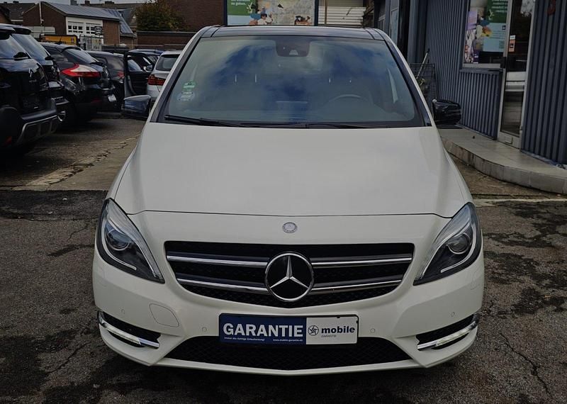 Gebraucht Mercedes B220 170 PS (125 kW) 2012 Weiß Van / Kleinbus
