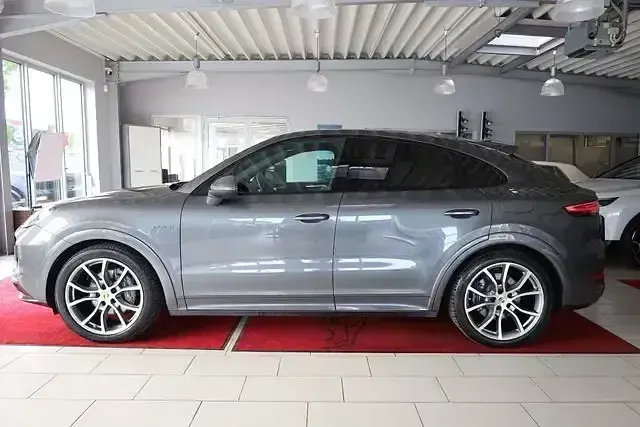 Gebraucht Porsche Cayenne 462 PS (339 kW) 2022 Quarzitgrau SUV
