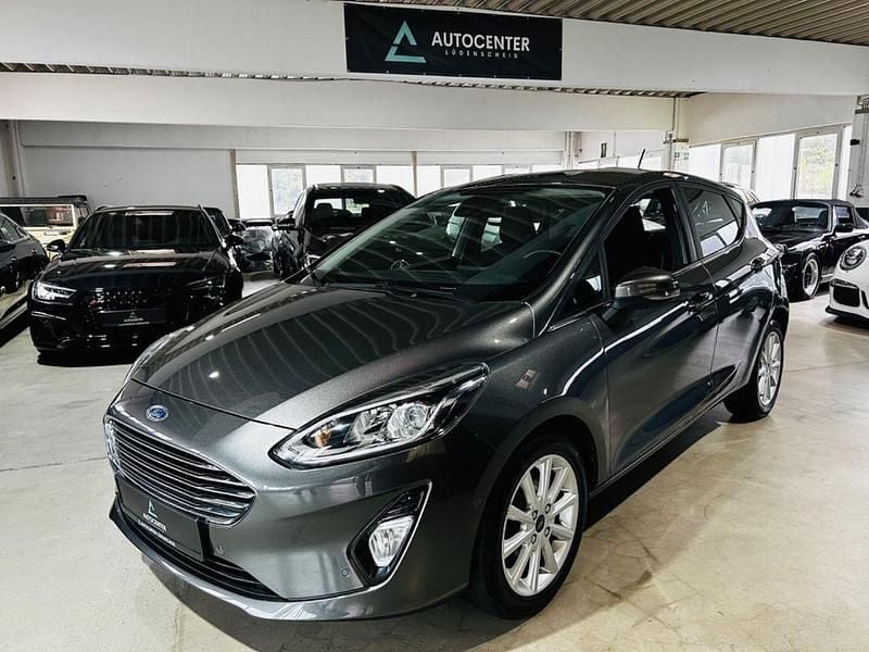Grau Gebraucht 2018 Ford Fiesta Titanium Kleinwagen | 6.990 € (Guter Preis) - Bild 1/4