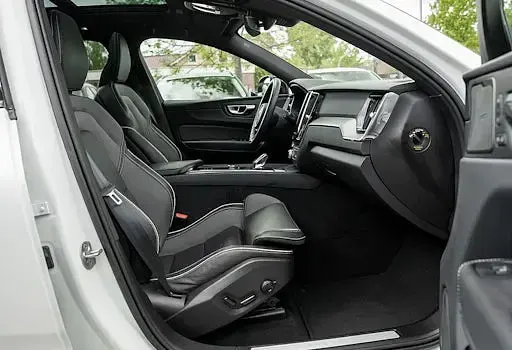 Gebraucht Volvo XC60 Plus 197 PS (144 kW) 2023 Weiß SUV