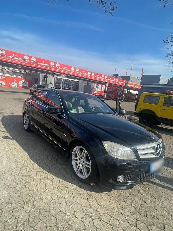 Używany Mercedes C320 224 KM (164 kW) 2007 Czarny Sedan/Limuzyna