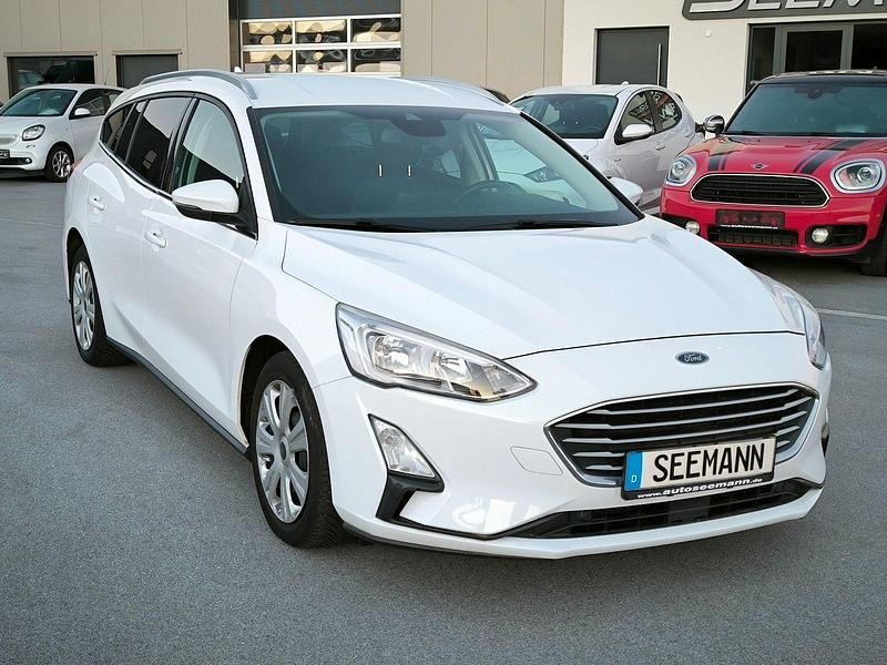 Gebraucht Ford Focus Cool & Connect 95 PS (69 kW) 2019 Weiß Kombi