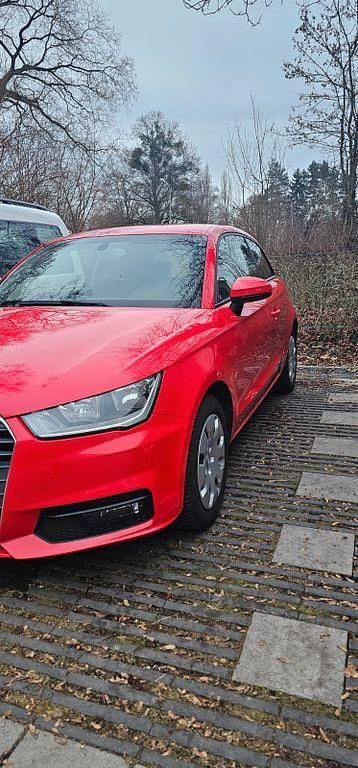 Gebraucht Audi A1 Sport 95 PS (69 kW) 2018 Rot SUV