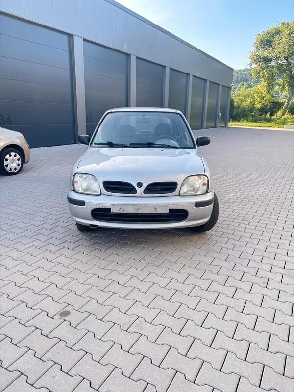 Silber Gebraucht 2000 Nissan Micra Kleinwagen | 450 € (Guter Preis) - Bild 1/4