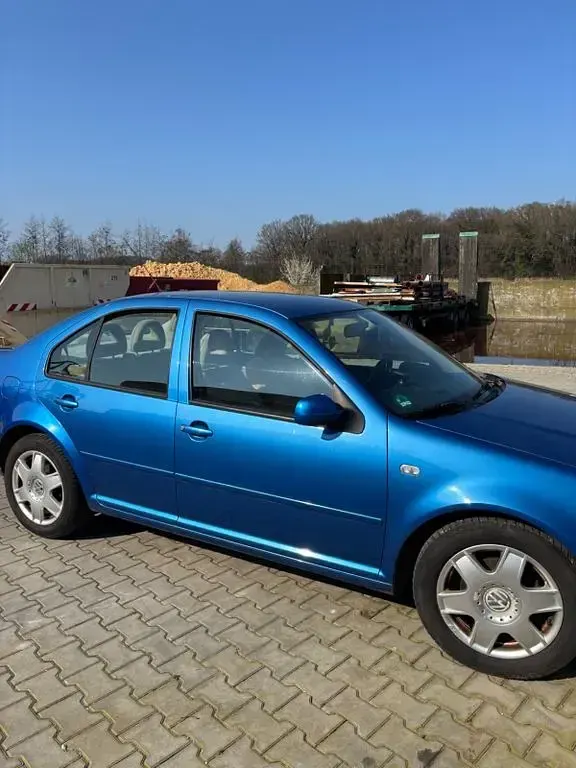 Gebraucht VW Bora 105 PS (77 kW) 2002 Blau Limousine