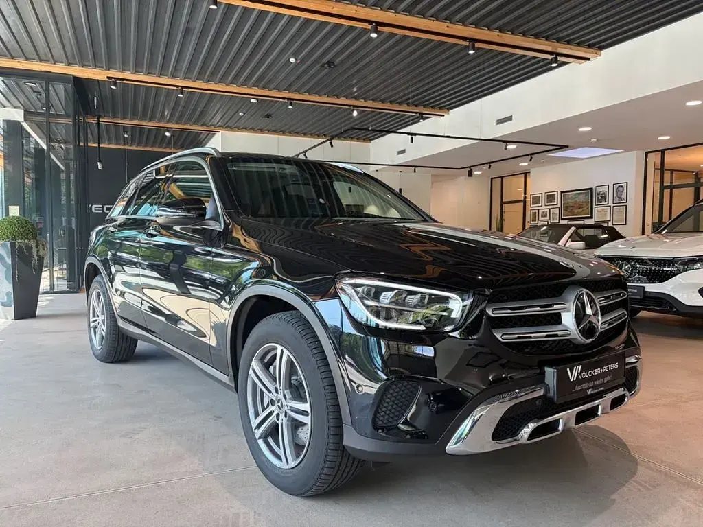 Gebraucht Mercedes GLC300e Exclusive 194 PS (142 kW) 2020 Schwarz SUV