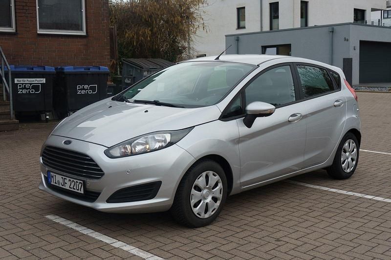 Gebraucht Ford Fiesta SYNC Edition 95 PS (69 kW) 2014 Silber Kleinwagen