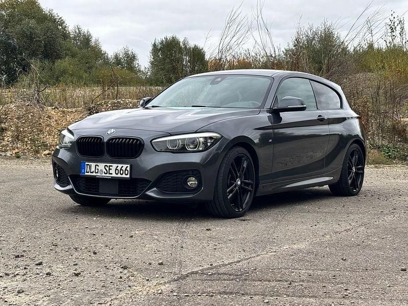 Grau Gebraucht 2017 BMW 125 M Sport Kleinwagen | 17.900 € (Fairer Preis) - Bild 1/4