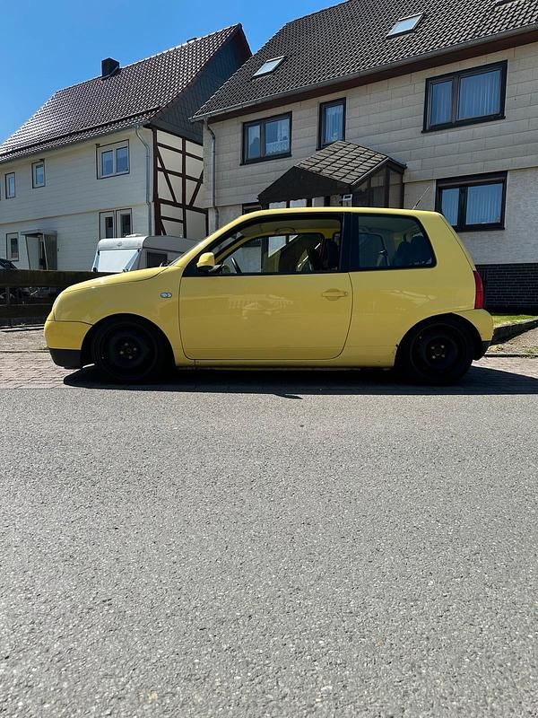 Second-hand VW Lupo 74 CP (54 kW) 2000 Galben Hatchback