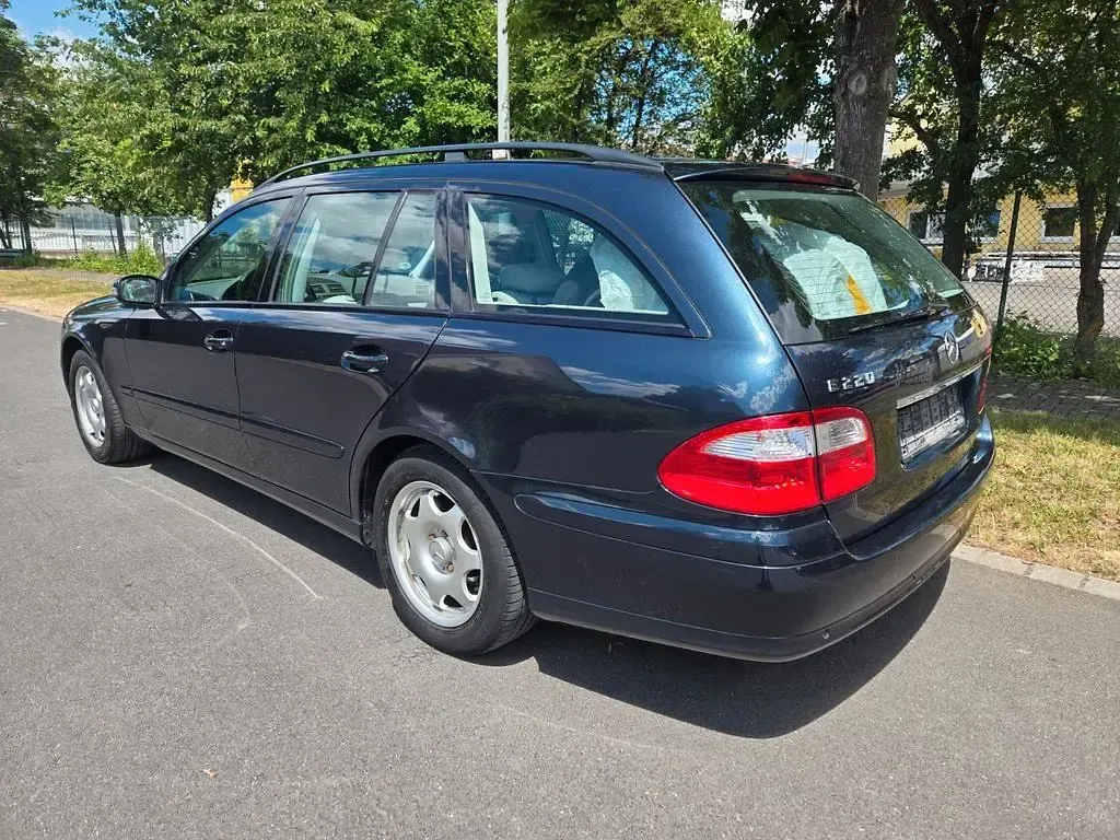 Gebraucht Mercedes E220 150 PS (110 kW) 2004 Schwarz Kombi