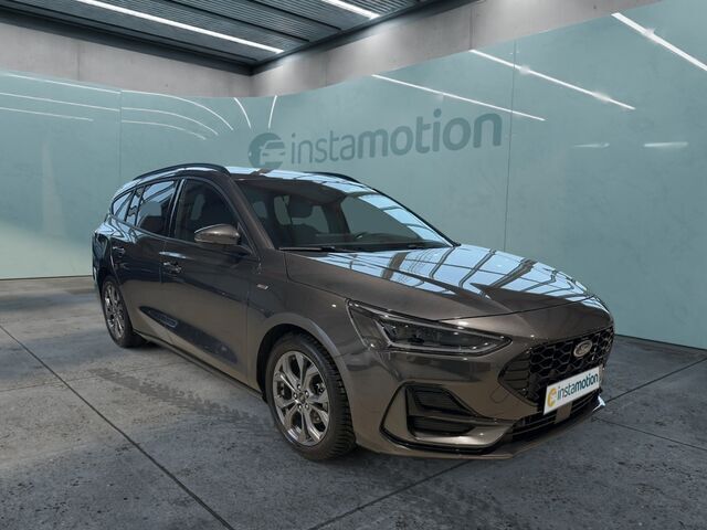 Grau Gebraucht 2023 Ford Focus ST-Line Kombi | 27.650 € (Etwas zu teuer) - Bild 1/2