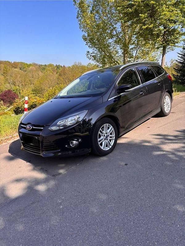 Schwarz Gebraucht 2012 Ford Focus Titanium Kombi | 2.200 € (Fairer Preis) - Bild 1/4
