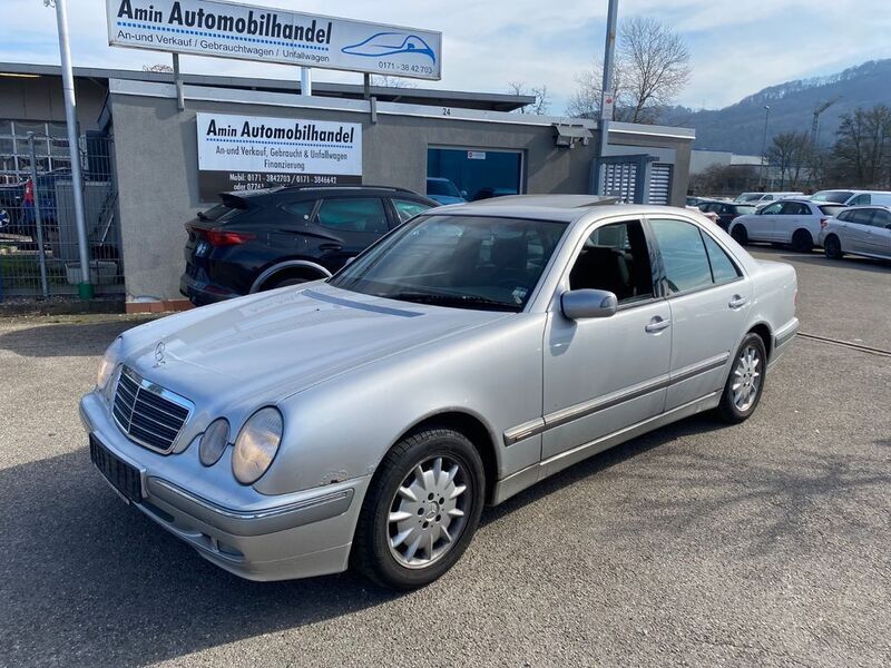 Grau Gebraucht 2001 Mercedes E280 Elegance Limousine | 3.290 € (Guter Preis) - Bild 1/4