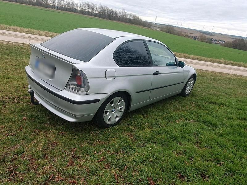 Gebraucht BMW 318 143 PS (105 kW) 2002 Silber Coupé