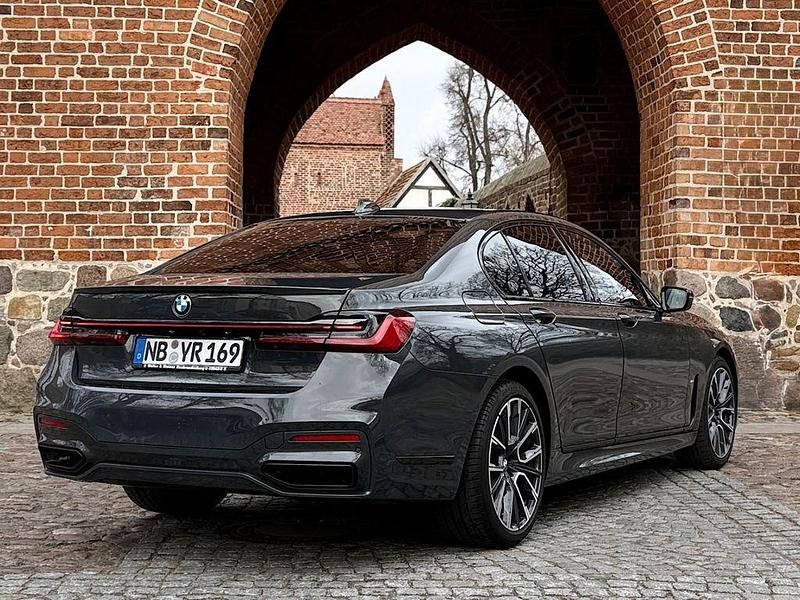 Gebraucht BMW 740 Performance 340 PS (250 kW) 2021 Grau Limousine