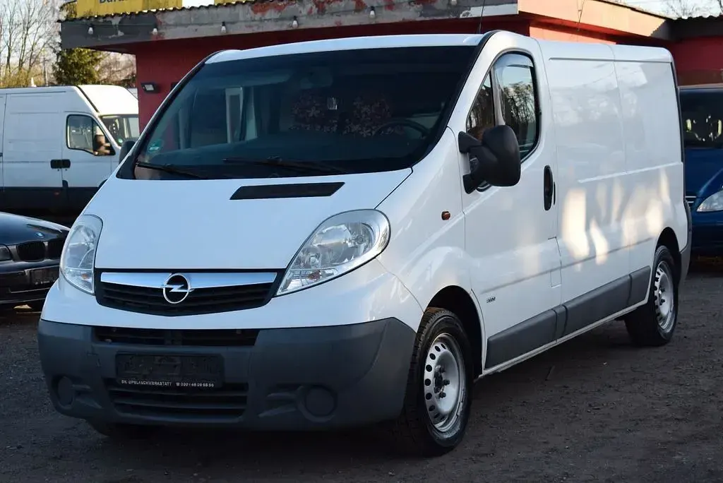 Gebraucht Opel Vivaro 114 PS (83 kW) 2011 Weiß Van / Kleinbus