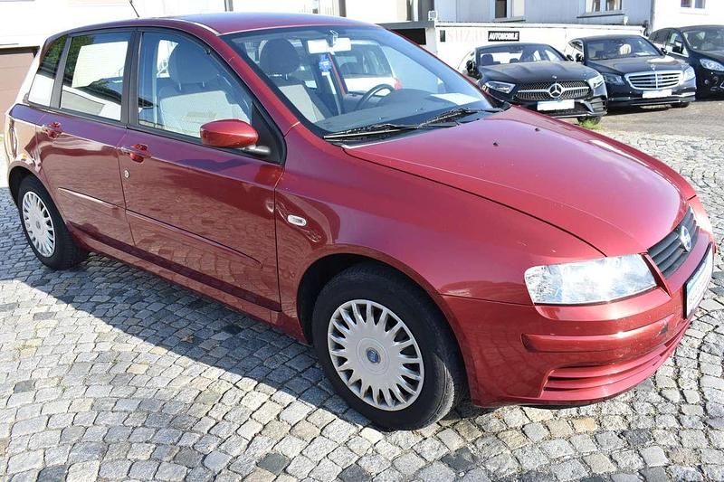 Gebraucht Fiat Stilo Dynamic 103 PS (75 kW) 2005 Salsa/scilla rot Kleinwagen