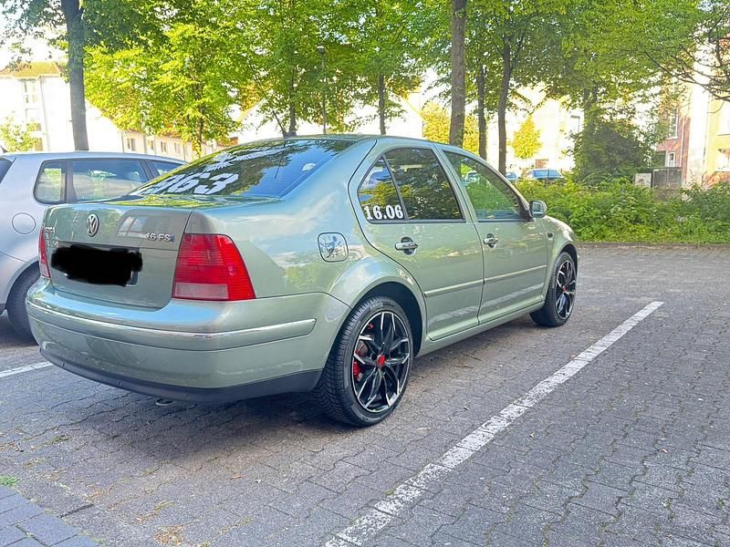 Second-hand VW Bora 110 CP (80 kW) 2003 Verde Berlinǎ