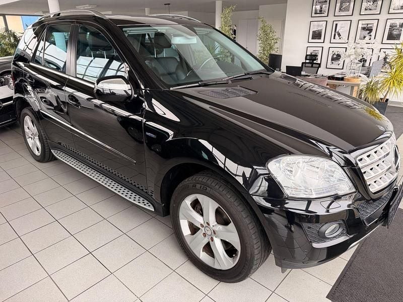 Gebraucht Mercedes ML350 231 PS (169 kW) 2010 Schwarz SUV