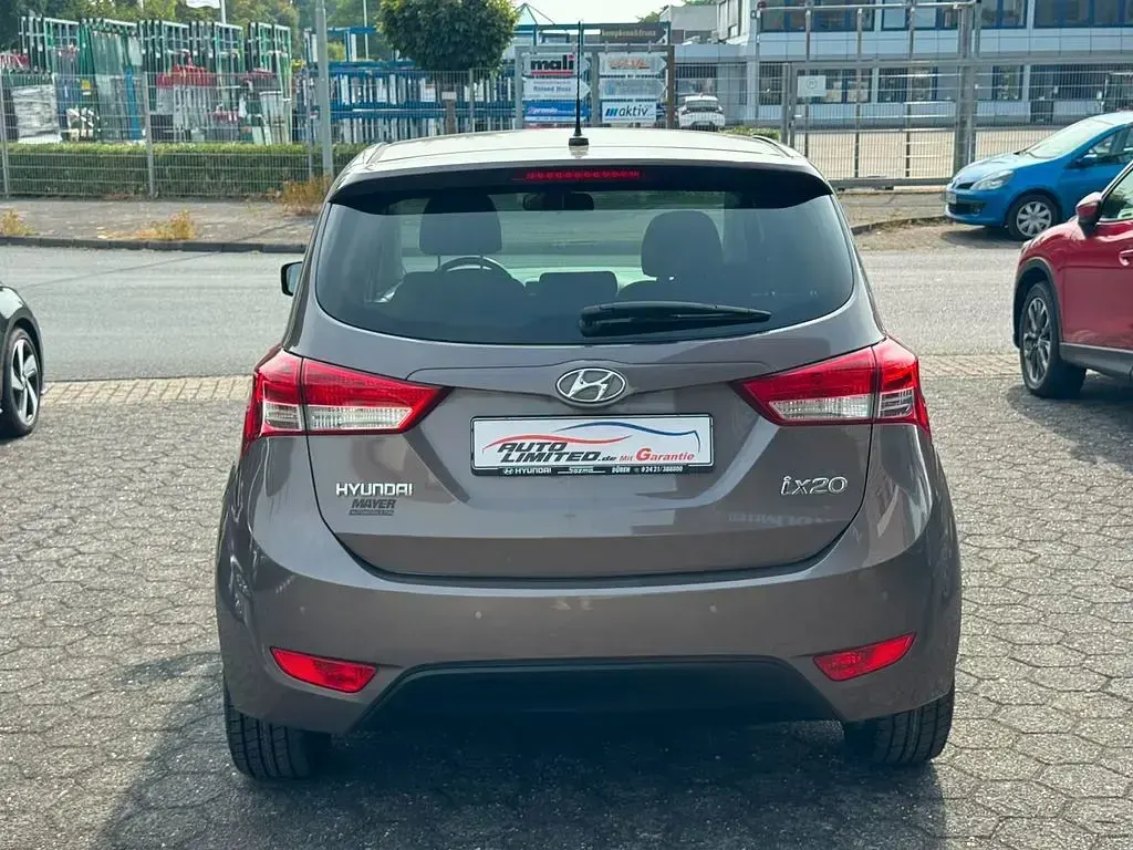 Gebraucht Hyundai ix20 Style 125 PS (91 kW) 2014 Braun Kleinwagen