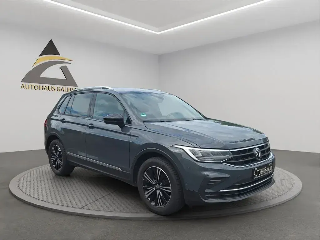 Gebraucht VW Tiguan Active 131 PS (96 kW) 2023 Grau SUV