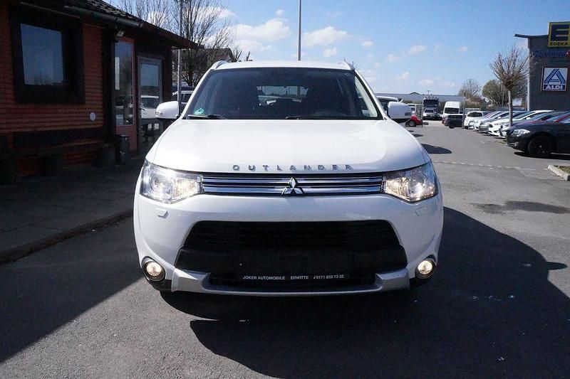 Gebraucht Mitsubishi Outlander P-HEV Plus 121 PS (88 kW) 2015 SUV