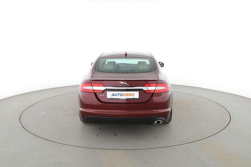 Gebraucht Jaguar XF 200 PS (147 kW) 2015 Rot Limousine