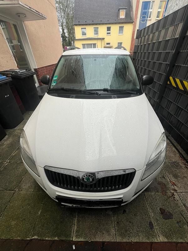 Weiß Gebraucht 2010 Skoda Fabia Kombi | 1.950 € (Guter Preis) - Bild 1/4