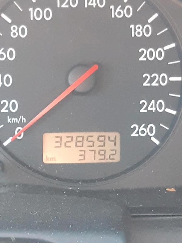 Silber Gebraucht 1997 VW Passat Kombi | 1.995 € - Bild 1/4