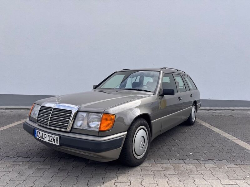 Grau Gebraucht 1991 Mercedes E230 Limousine | 5.450 € - Bild 1/4