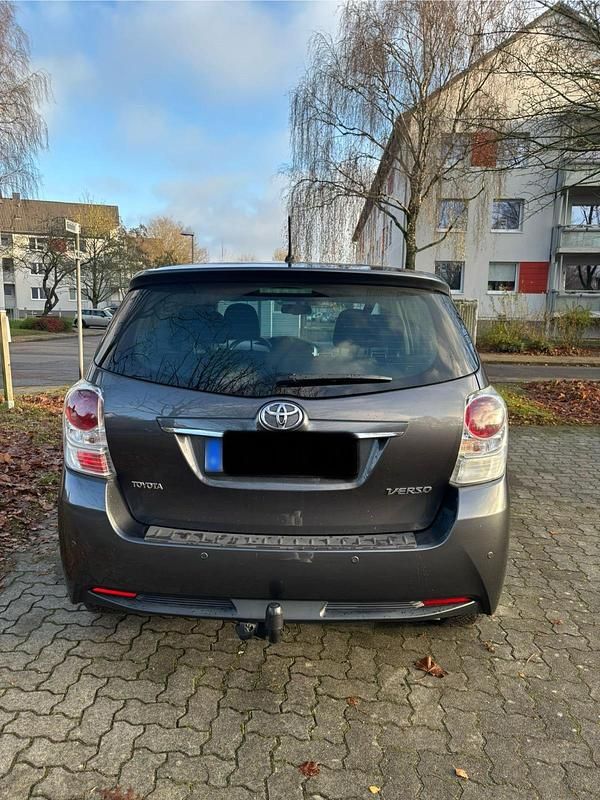 Gebraucht Toyota Verso 124 PS (91 kW) 2013 Grau Van / Kleinbus
