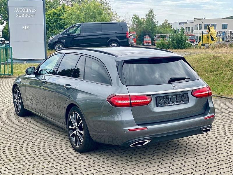 Gebraucht Mercedes E220 Night 200 PS (147 kW) 2023 Grau Limousine