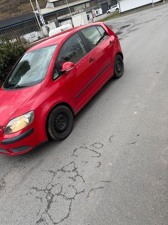 Gebraucht VW Golf Plus Cross Trendline 75 PS (55 kW) 2006 Rot Van / Kleinbus