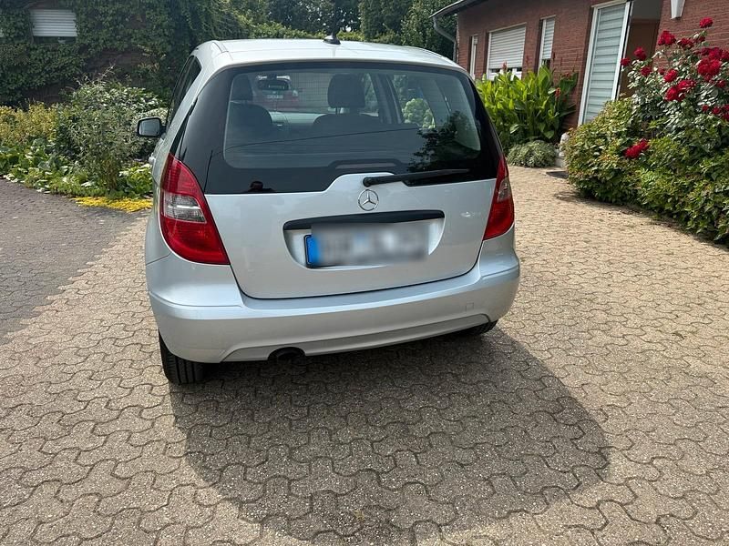 Gebraucht Mercedes A160 95 PS (69 kW) 2011 Silber Kleinwagen