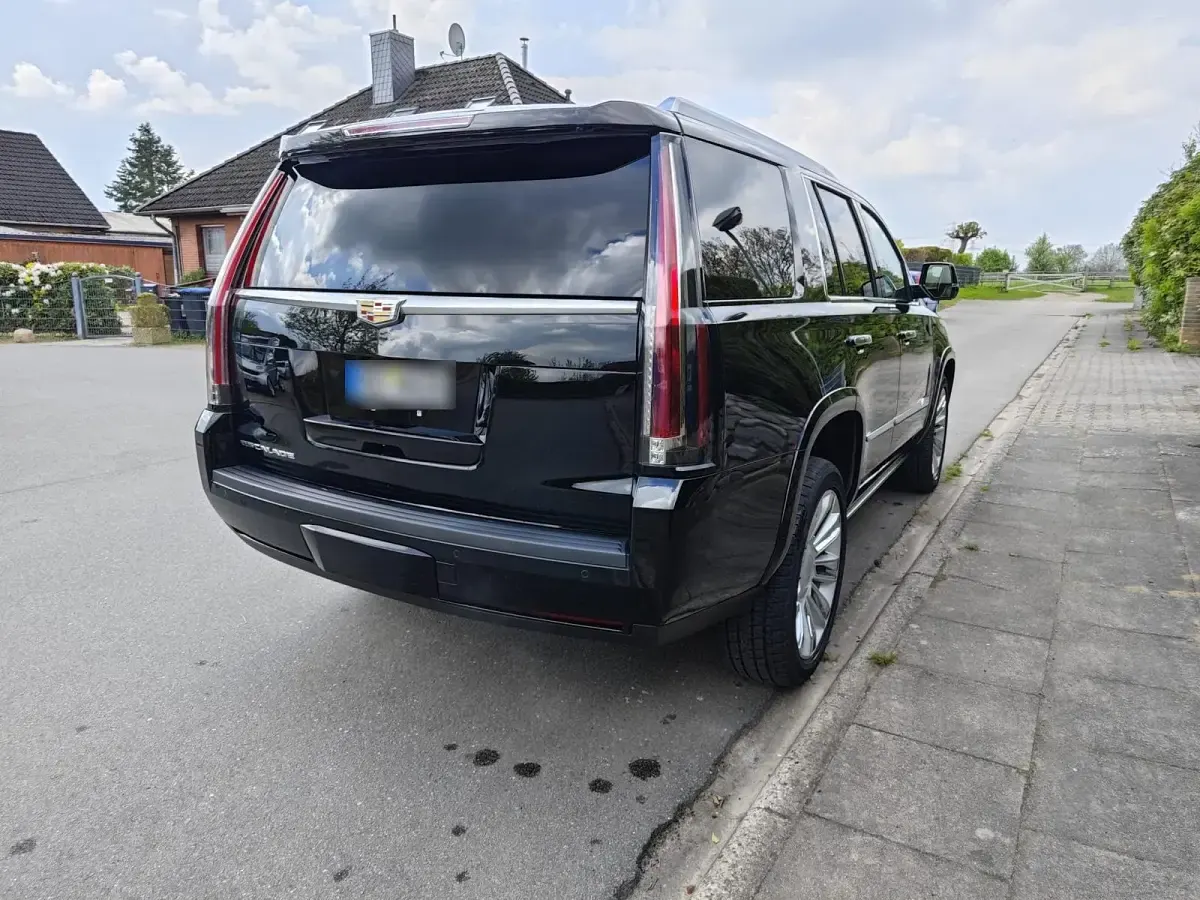Second-hand Cadillac Escalade 426 CP (313 kW) 2017 Negru SUV