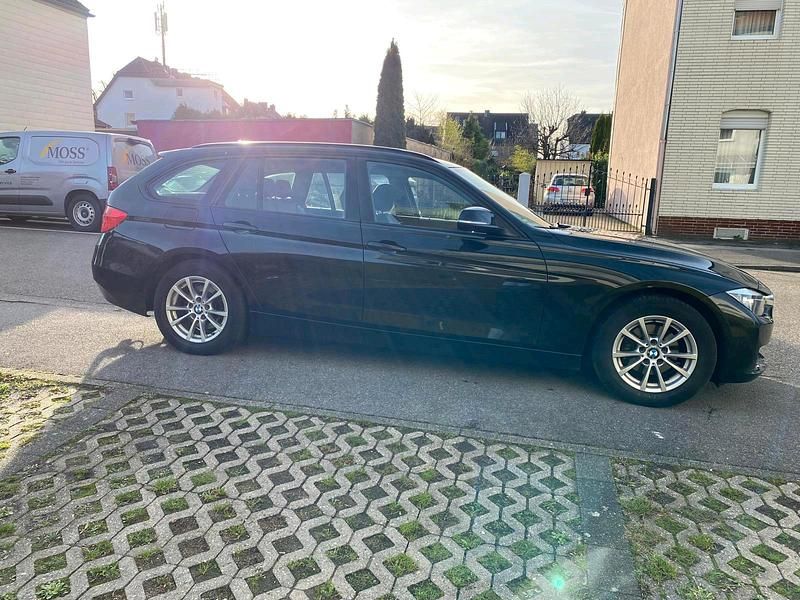 Grün Gebraucht 2014 BMW 318 Kombi | 6.100 € (Guter Preis) - Bild 1/4