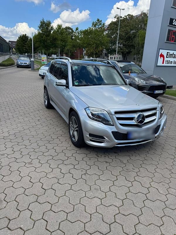Grau Gebraucht 2015 Mercedes GLK350 SUV | 22.500 € (Fairer Preis) - Bild 1/4